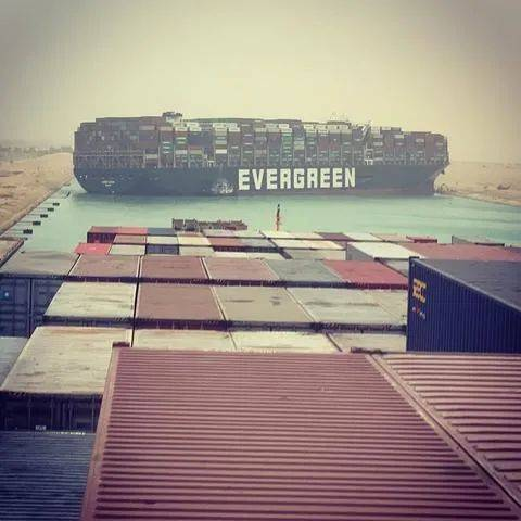 Am Mittwoch eine Blockade im Suez-Kanal