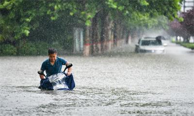 Die zentrale chinesische Provinz wird nach dem schwersten Regen in 1.000 Jahren überflutet